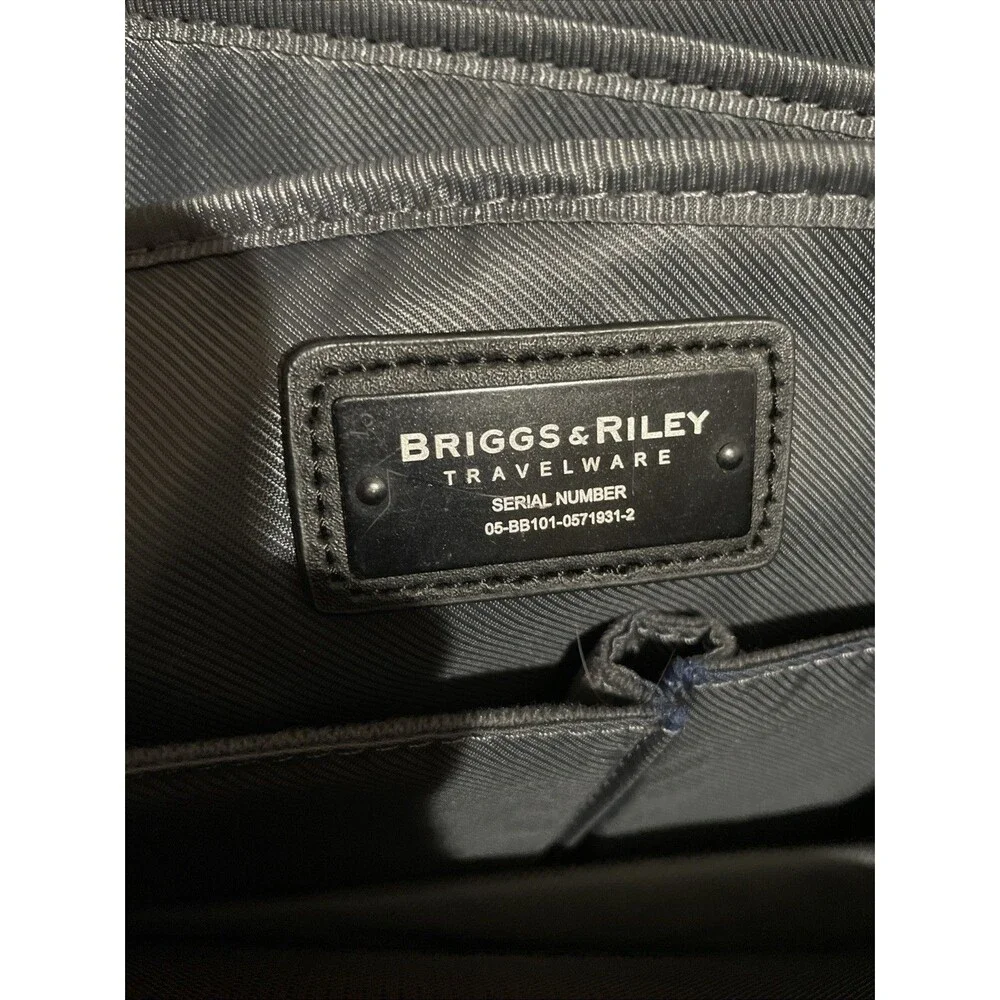 Briggs & Riley laptop / Travel Bag, Serial Number #05-BB101-0571931-2
